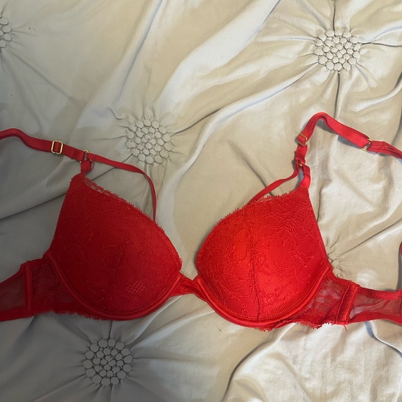 Victoria's Secret Fiery Red Lace Bra - Picture 1 of 5